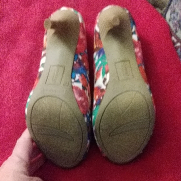 Christian Siriano floral open toe heel - Picture 4 of 5